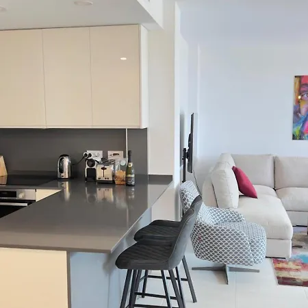New Spacious 4 Bedrooms In 10 Min Walk To The Appartement Estepona