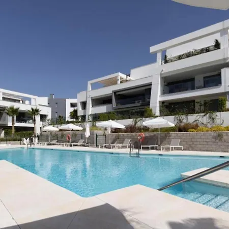 New Spacious 4 Bedrooms In 10 Min Walk To The Appartement Estepona