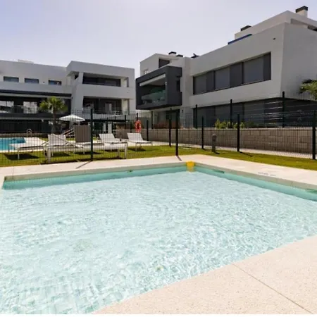 New Spacious 4 Bedrooms In 10 Min Walk To The Appartement *