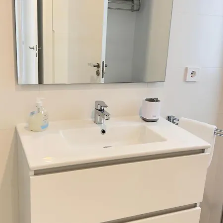 Apartman New Spacious 4 Bedrooms In 10 Min Walk To The