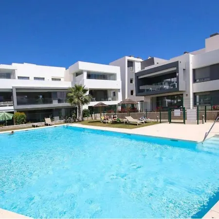 New Spacious 4 Bedrooms In 10 Min Walk To The * Estepona