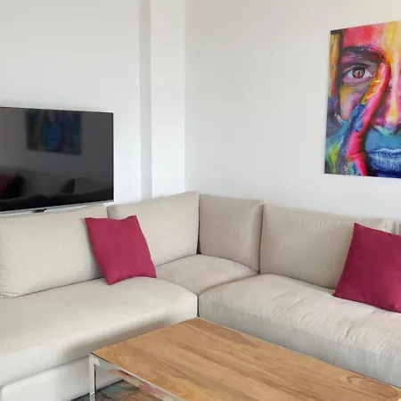 New Spacious 4 Bedrooms In 10 Min Walk To The Apartman