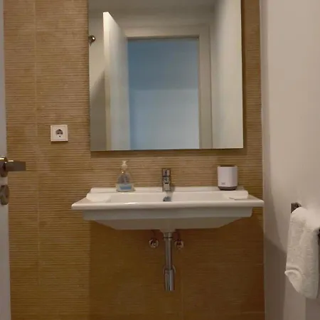 New Spacious 4 Bedrooms In 10 Min Walk To The Apartman *